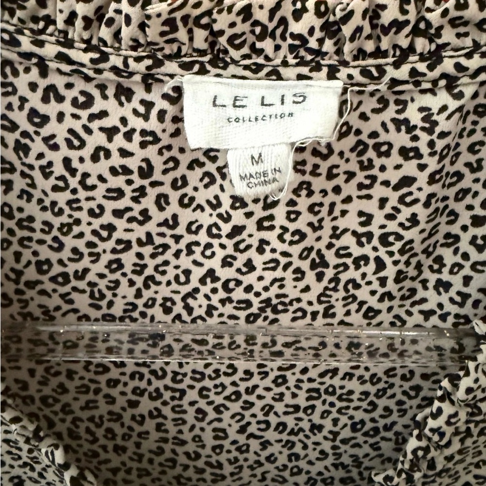 Le Lis Leopard Print Ruffle Blouse with tie front size medium - Picture 2 of 4